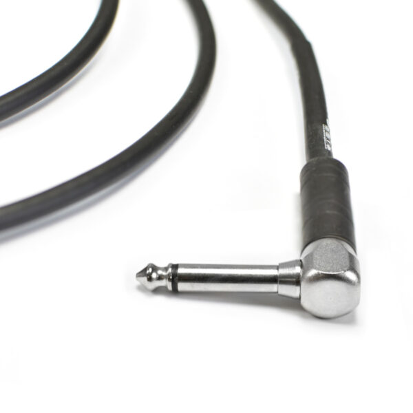 CABO DE GUITARRA ANGEL 0,30MM CONECTOR P10/P10 90º 20FT 6,10 METROS PRETO - Imagem 2